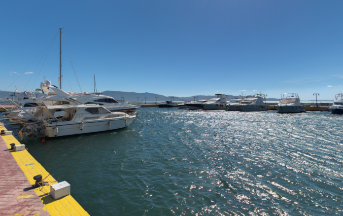 Ελευσίνα: Βίντεο ντοκουμέντο από διαρρήξεις σκαφών – «Σπάσανε πατώματα και οροφές»