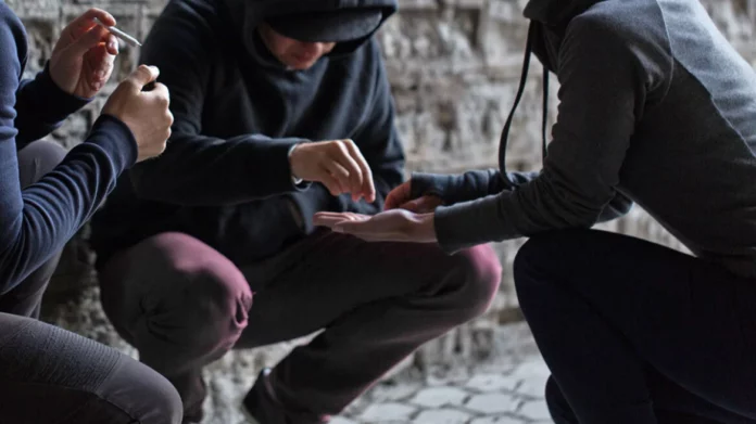 Βύρωνας: Σήμερα στον ανακριτή τα 5 μέλη της σπείρας που οδήγησαν την 16χρονη στην εντατική