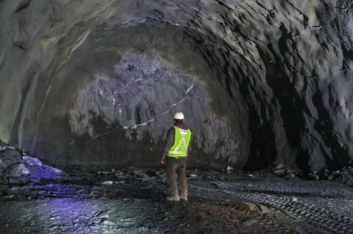 Ινδία: Φάρμακα εστάλησαν στους 40 εργάτες που έχουν παγιδευτεί μετά την κατάρρευση οδικής σήραγγας – Οι διασώστες εκτιμούν ότι θα τους απεγκλωβίσουν σύντομα