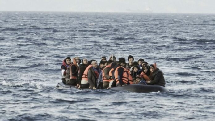 Μετά τη Νέα Μάκρη, τώρα και στα παράλια της Λάρισας παράνομοι μετανάστες με βάρκα! – Αφύλαχτα τα σύνορά μας!