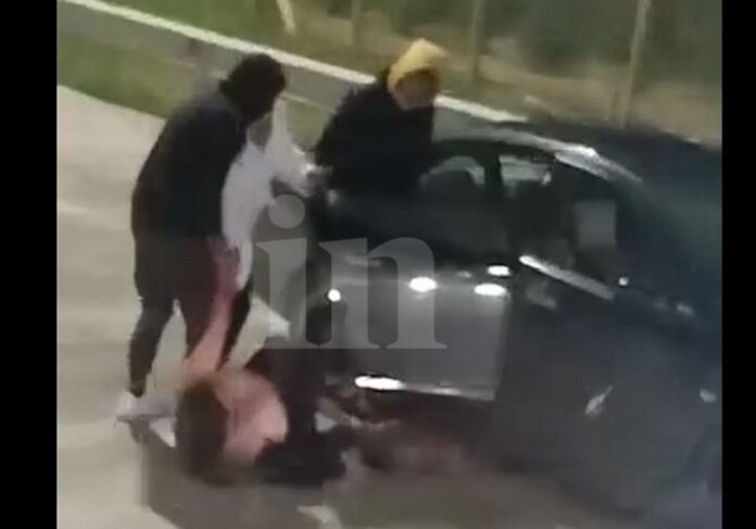 Άγριο επεισόδιο κοντά στα διόδια Αιγίου – Προσπάθησαν να αρπάξουν γυναίκα με τη βία