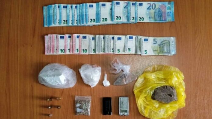 Αγρίνιο: Δύο συλλήψεις για διακίνηση ηρωίνης και κοκαΐνης