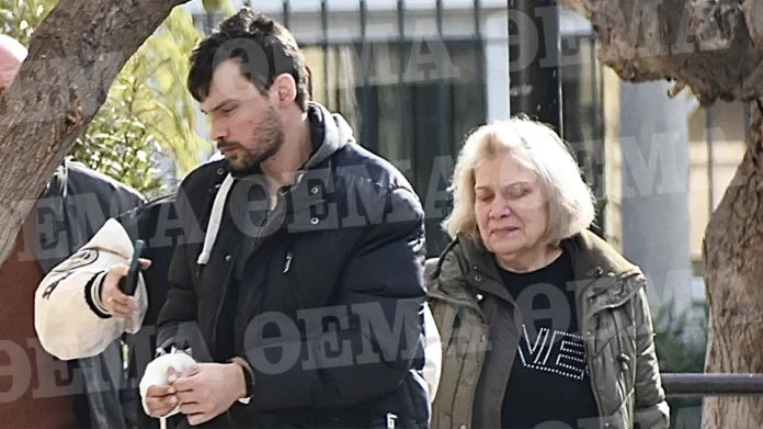 Έγκλημα στο Περιστέρι: Στον ανακριτή ο 35χρονος πατροκτόνος – Δείτε βίντεο και φωτογραφίες