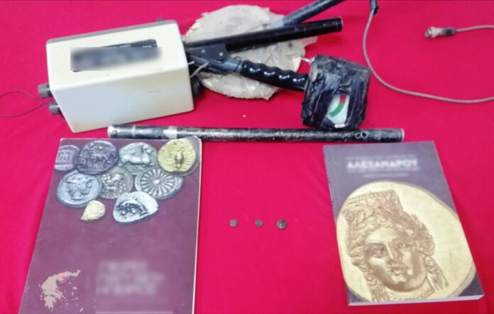 Σέρρες: Αρχαιοκάπηλος είχε στο σπίτι του στην Αμφίπολη χάλκινα νομίσματα του 4ου π.Χ. αιώνα