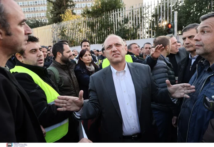 Οργή στους αστυνομικούς – Τον «εξάψαλμο» άκουσε ο υπουργός Γ. Οικονόμου στην Κατεχάκη