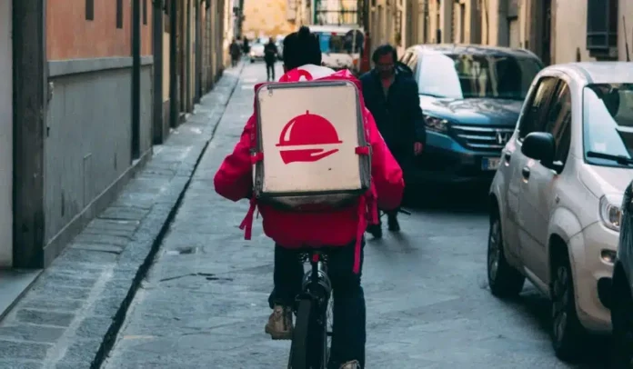 Λήστεψαν διανομέα στη Νίκαια – Την σταμάτησαν και της άρπαξαν χρήματα