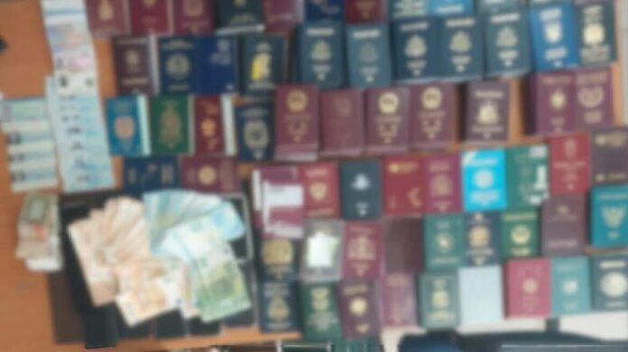 Εξαρθρώθηκε κύκλωμα διακίνησης μεταναστών με πλαστά έγγραφα στην Αχαΐα