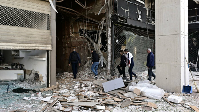 Πειραιάς: Με μεγάλη ποσότητα εκρηκτικών η βόμβα στην οδό Φίλωνας – Ψάχνουν τον στόχο