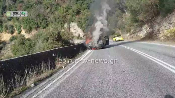 Γιάννενα: Η στιγμή που αυτοκίνητο παίρνει φωτιά από μηχανική βλάβη – (ΦΩΤΟ-VIDEO)