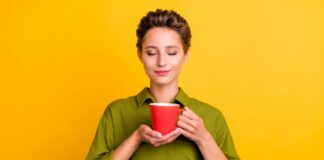 Απαλλαγείτε από το επίμονο λίπος προσθέτοντας αυτά τα 4 συστατικά στον ζεστό καφέ σας