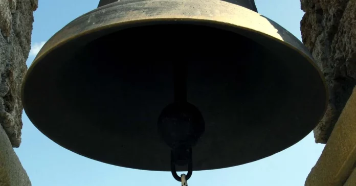 Αχαΐα: Δεν τους άγγιξε το πνεύμα των Χριστουγέννων – Έκλεψαν δύο καμπάνες από ξωκλήσι