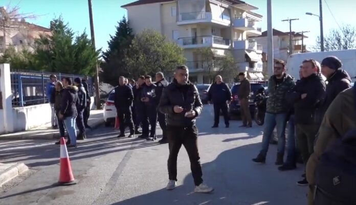 Κιλκίς: Διαμαρτυρία αστυνομικών για τον σοβαρό τραυματισμό του 31χρονου συναδέλφου τους (video)