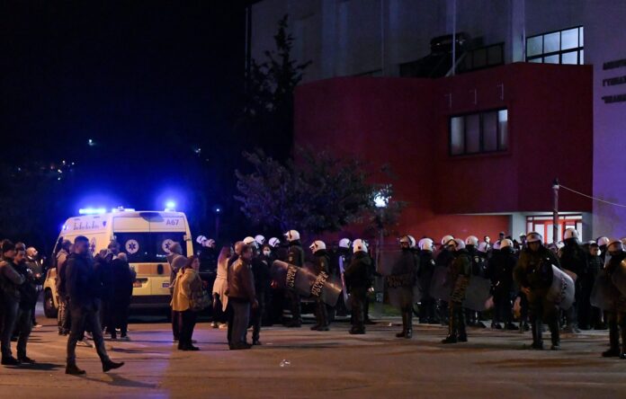 Ρέντης: Η ΕΛΑΣ ψάχνει τους “καθοδηγητές” της επίθεσης – Έρχονται νέα εντάλματα σύλληψης