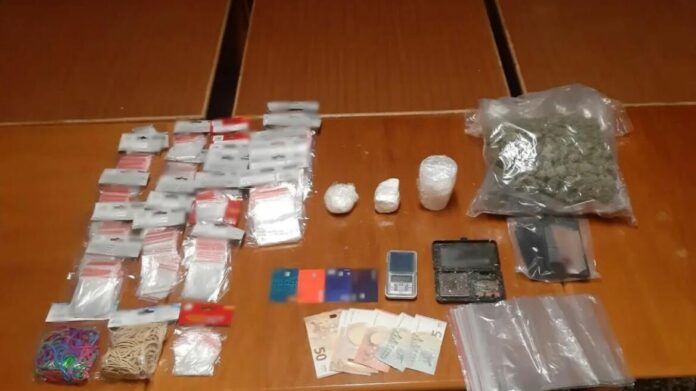 Με ποτήρι του καφέ μετέφερε κοκαΐνη στη Λιβαδειά