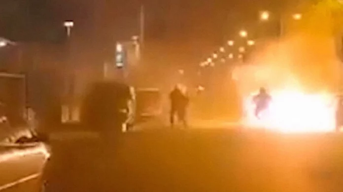 Επεισόδια στου Ρέντη: Στο μικροσκόπιο τρεις χούλιγκαν που είχαν τα «κλειδιά» της αποθήκης με τις φωτοβολίδες και τις μολότοφ