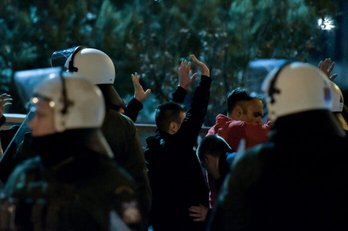 Δολοφονία 31χρονου αστυνομικού: Βρέθηκε DNA στα ρούχα που έκαψαν οι χούλιγκανς