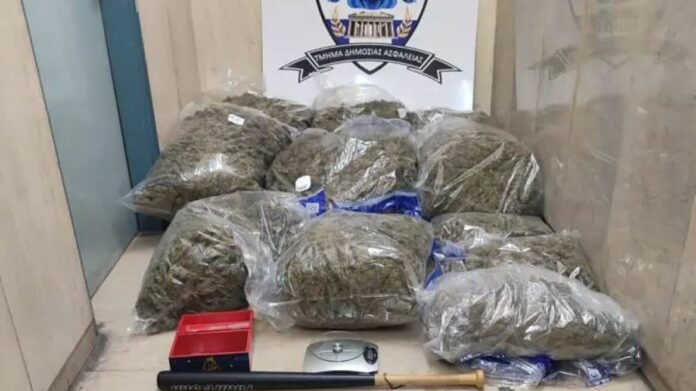 Ζωγράφου: Η καταδίωξη 35χρονου αποκάλυψε αποθήκη ναρκωτικών – Βρέθηκαν 44 κιλά κάνναβης αξίας €700.000