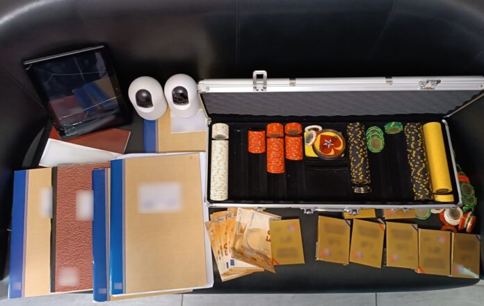 Πέλλα: Τζογαδόροι έπαιζαν πόκερ σε αποθήκη – 10 συλλήψεις, είχαν κάμερες στην είσοδο (φωτο)