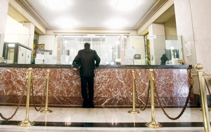 Ουκρανοί αποσύρουν μαζικά τα χρήματά τους από τους τραπεζικούς λογαριασμούς