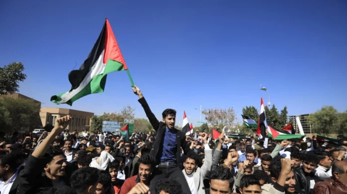 Υεμένη: Οι Χούτι εκτόξευσαν πύραυλο στον Κόλπο του ‘Αντεν – Έπεσε στη Θάλασσα