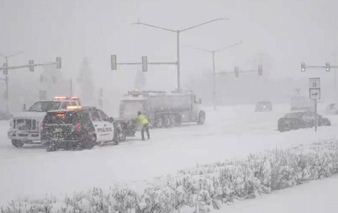 ΗΠΑ: Χιονοκαταιγίδα στις μεσοδυτικές πολιτείες – Χιλιάδες άνθρωποι χωρίς ρεύμα – Βίντεο