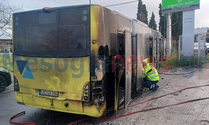 Αστικό λεωφορείο πήρε φωτιά εν κινήσει στο Κορωπί