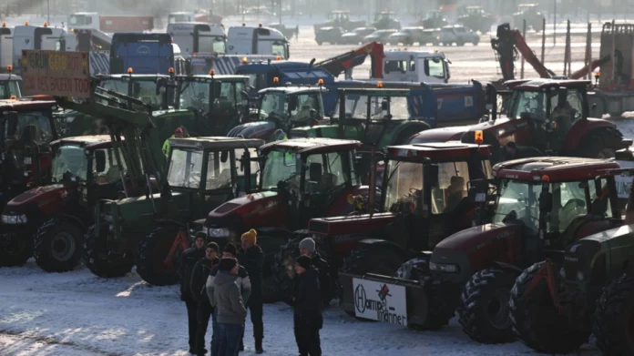 Γερμανία: Συνεχίζονται οι κινητοποιήσεις των αγροτών – Τα κόμματα του κυβερνητικού συνασπισμού τους καλούν σε συνομιλίες