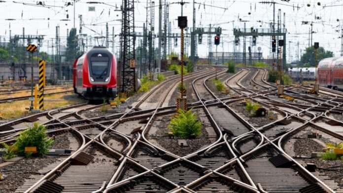 Γερμανία: Μετά τους αγρότες ξεσηκώνονται και οι μηχανοδηγοί – Τριήμερες κινητοποιήσεις στους σιδηροδρόμους