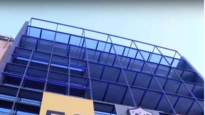 Λεωφόρος Αλεξάνδρας: 39χρονος απειλούσε για δύο ώρες να πέσει από κτήριο