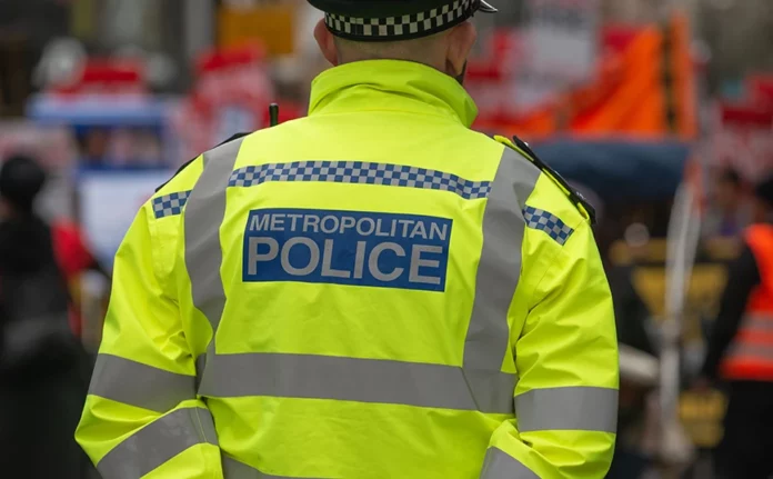 Νεογέννητο κοριτσάκι βρέθηκε τυλιγμένο σε πετσέτα μέσα σε τσάντα στο Λονδίνο