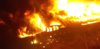 Νιου Τζέρσεϊ: Τεράστιες φλόγες από πυρκαγιά σε κτίριο με αποθήκες