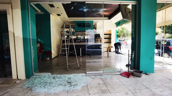 Πυροβολισμοί σε καφετέρια στα Πατήσια – «Πρόκειται για τη δεύτερη επίθεση μέσα σε ένα μήνα», λέει ο ιδιοκτήτης