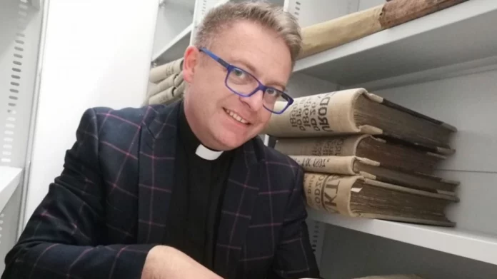 Πολωνία: Συνελήφθη ιερέας που κατηγορείται για σεξουαλικά εγκλήματα – Φέρεται να συμμετείχε σε όργιο