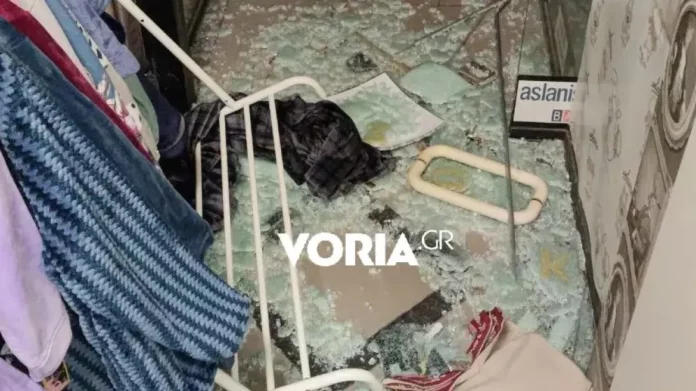 Θεσσαλονίκη: Καρέ-καρέ η διάρρηξη σε κατάστημα με λευκά ειδη στη Σταυρούπολη