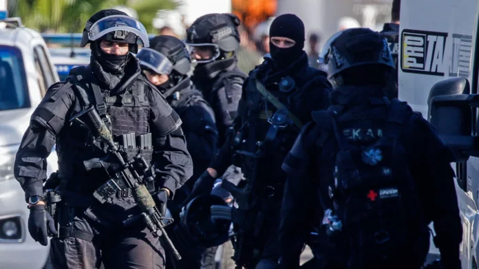 Αντιτρομοκρατική: Επιχείρηση σε Αθήνα και δύο φυλακές – Οκτώ άτομα στο μικροσκόπιο για τρία χτυπήματα