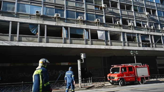 Βόμβα στο υπουργείο Εργασίας: Βρέθηκε η μηχανή των δραστών – Ψάχνουν αποτυπώματα και DNA