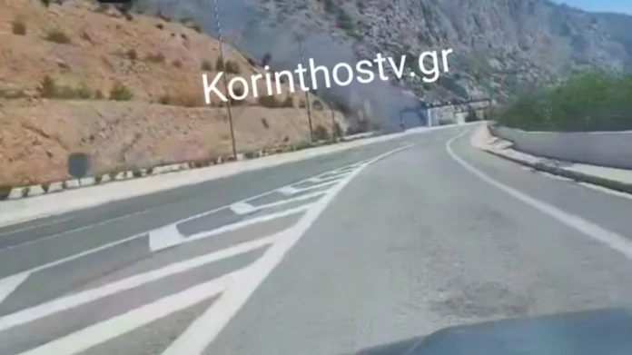 Στις φλόγες τυλίχθηκε εν κινήσει όχημα στην Αθηνών-Κορίνθου στην Κακιά Σκάλα