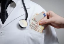 Δυτική Ελλάδα: Συνελήφθη γιατρός - Χορηγούσε ψευδείς ιατρικές βεβαιώσεις σε αλλοδαπούς έναντι αμοιβής από φαρμακευτικές