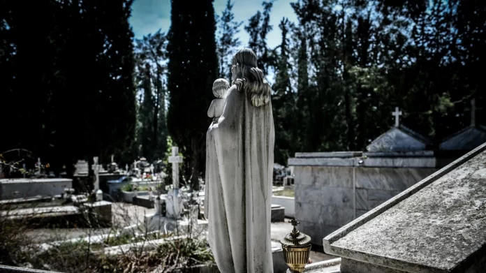 Αμαλιάδα: 28χρονος αυτοκτόνησε με καραμπίνα δέκα μέτρα από τον τάφο του πατέρα του