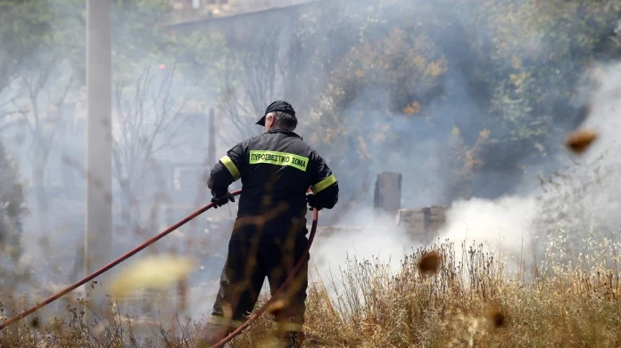 Υπό μερικό έλεγχο η φωτιά στον Αρχάγγελο της Ρόδου