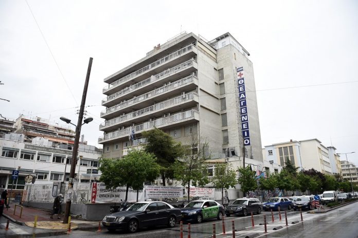 Επείγουσα ΕΔΕ για φωτογραφία με ασθενή σε καρέκλες του Θεαγενείου
