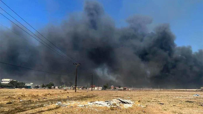 Φωτιά στον Ασπρόπυργο – Μαίνεται κοντά σε καταυλισμό