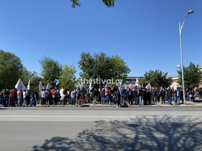 Θεσσαλονίκη: Αντιπολεμική διαμαρτυρία έξω από το Γ’ Σώμα Στρατού (φωτό)