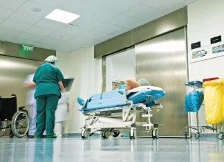 Η Γαλλία νομιμοποίησε τον υποβοηθούμενο θάνατο