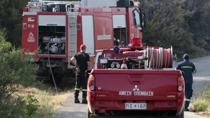 Οριοθετήθηκε η φωτιά σε αγροτοδασική έκταση στη Δαύλεια Βοιωτίας