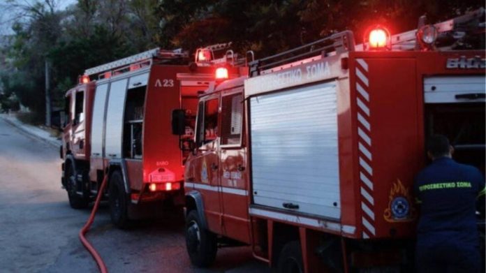 Στις φλόγες διαμέρισμα στα Ιωάννινα – Απεγκλωβίστηκαν δύο άτομα