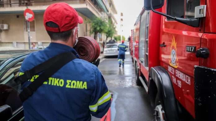 Φωτιά σε κατάστημα στο Περιστέρι
