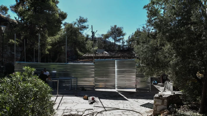 Σταματά η ανάπλαση στο λόφο του Στρέφη μέσω εξασφαλισμένης ιδιωτικής δωρεάς
