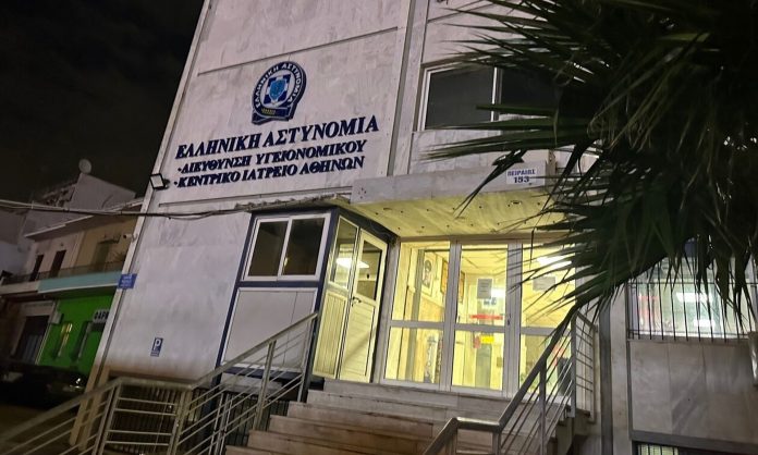 Ψυχολόγος της ΕΛ.ΑΣ. εξέδιδε ψευδείς γνωματεύσεις κακοποίησης παιδιών από πατεράδες