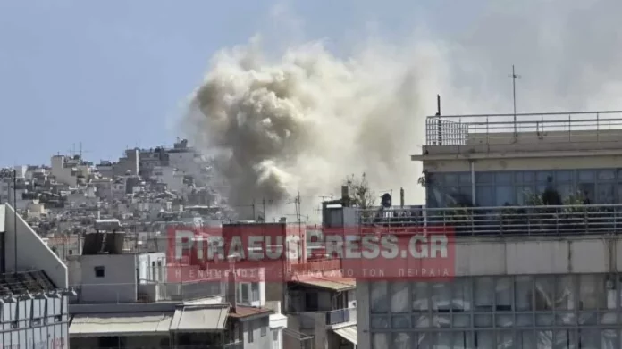 Φωτιά σε εστιατόριο στο κέντρο του Πειραιά – (VIDEO)